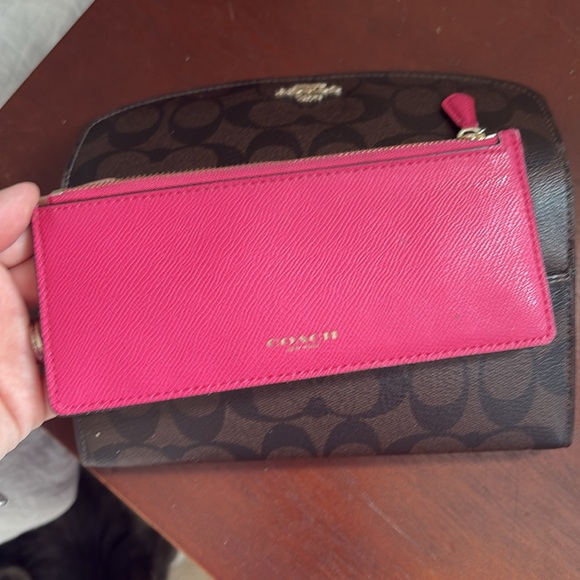 EUC snap Coach wallet with removable pink zipper pouch - Picture 5 of 7